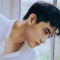 Khung Quý Minh(bn cùng bàn)