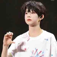 Trần Dịch Hằng«Tử Tử»