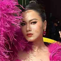 Lâm Vỹ Dạ (chị của Ngọc )