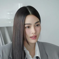 Y Tá LingLing Kwong