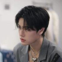 Phuwin Tangsakyuen (cậu)