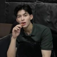 Pond Naravit Lertratkosum (anh)