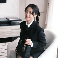 Kim Jisoo ‘‘Cô’’