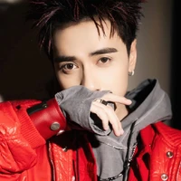 Q. Hùng