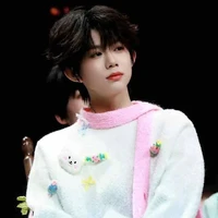 Trần Dịch Hằng(bạn của Tả Kì Hàm)
