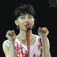 tác giả xinh gái