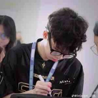 Hữu Đạt ( út khờ 🌺 ). 